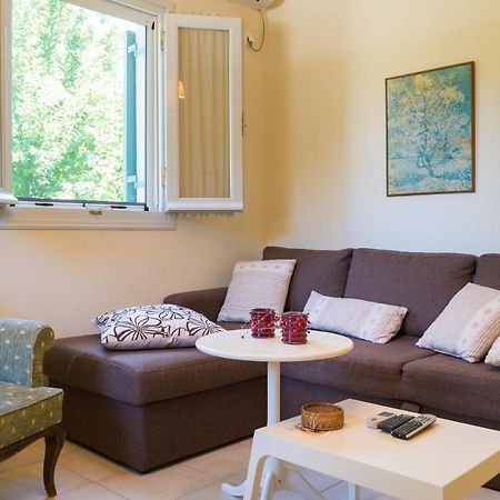 Ferienwohnung Avelia Pink Asprogerakata Exterior foto